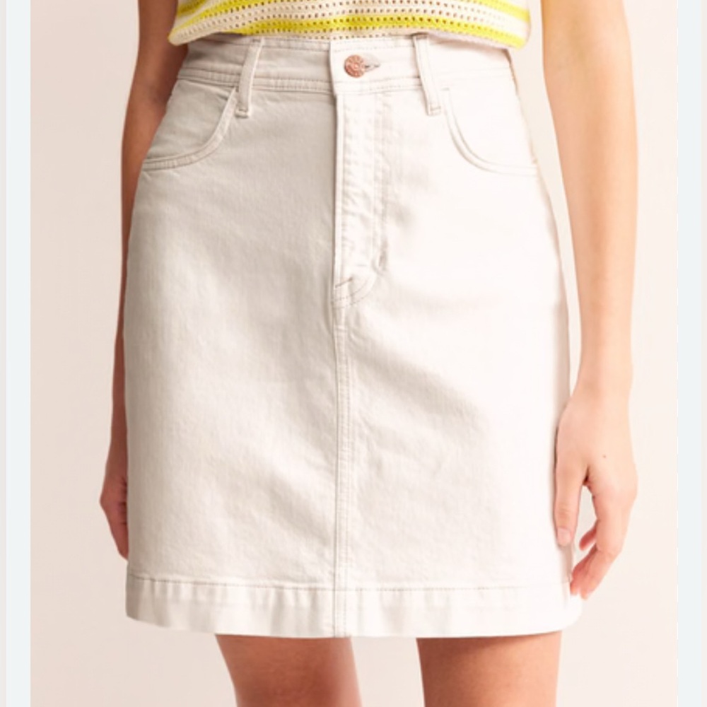 Boden White Denim Mini Skirt Sz 6 Excellent condition.